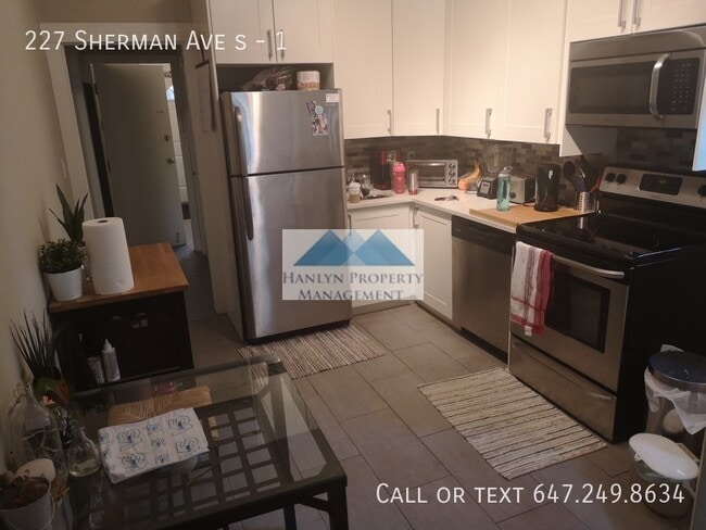 227 Sherman Ave S in Hamilton, ON - Building Photo - Building Photo