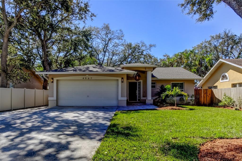 4967 162nd Ave N in Clearwater, FL - Foto de edificio