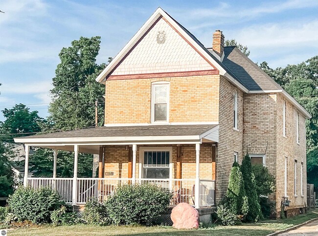 617 S Main St in Mt. Pleasant, MI - Foto de edificio - Building Photo