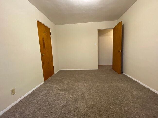 2318 Frank Scott Pky W in Belleville, IL - Building Photo - Building Photo