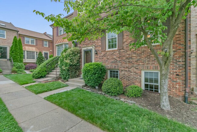 2883 Sutton Oaks Ln in Vienna, VA - Building Photo - Building Photo