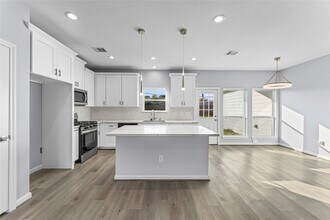 8211 James Franklin St in Houston, TX - Building Photo - Building Photo