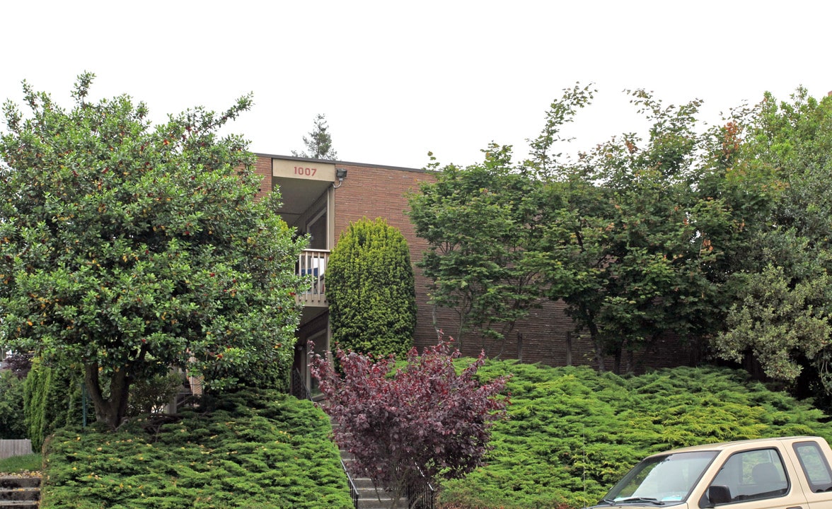 Juniper Apartments in Tacoma, WA - Building Photo