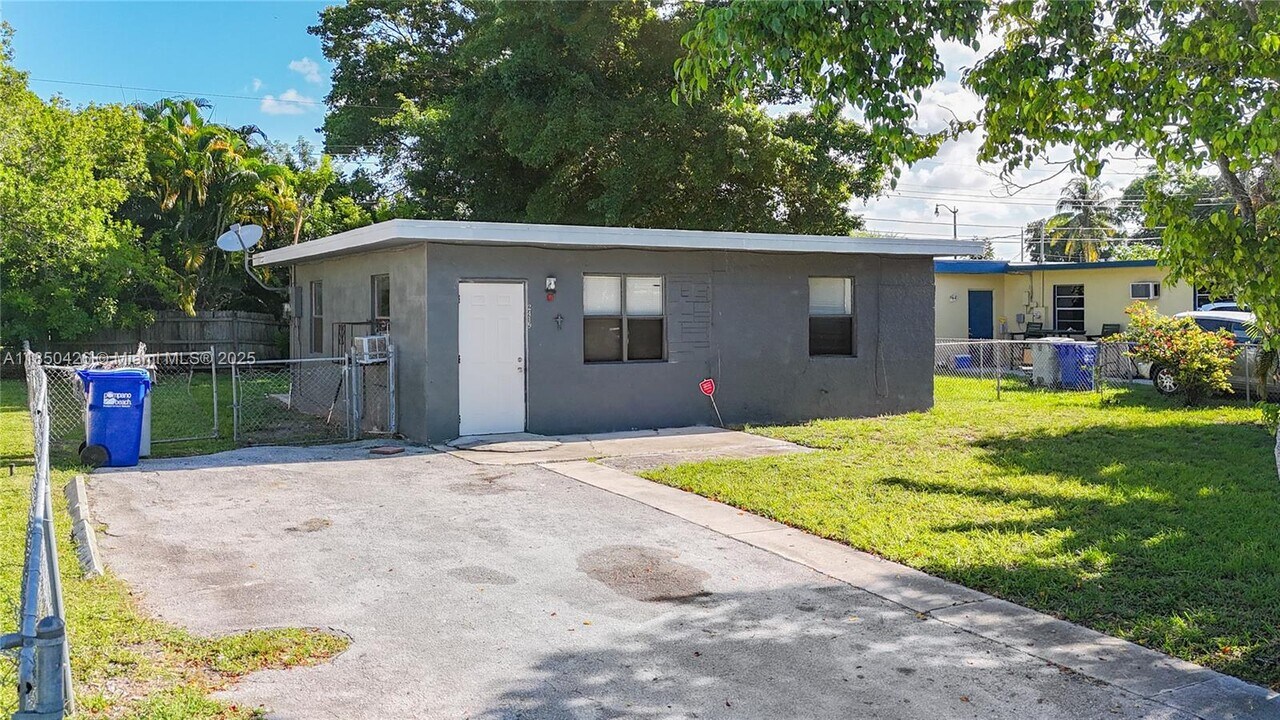 2419 NW 6th Ct in Pompano Beach, FL - Building Photo