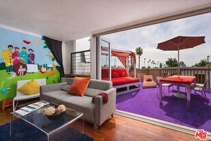 8661 Clifton Wy in Beverly Hills, CA - Building Photo