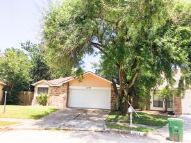 12704 Hollandale Dr in Houston, TX - Building Photo