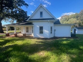 4421 North Carolina Hwy 150 in Browns Summit, NC - Building Photo - Building Photo