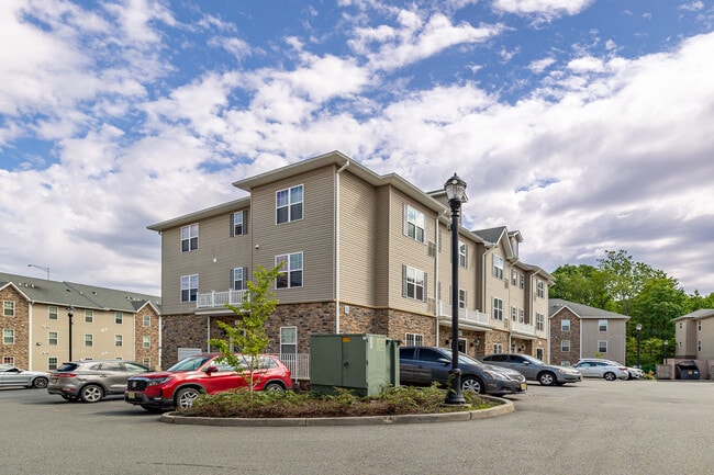 Riverside Arms Apartments in Newark, NJ - Building Photo - Primary Photo