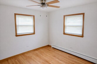 5834 W Montrose Ave in Chicago, IL - Building Photo - Building Photo