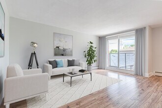 621 Base Line Rd E in London, ON - Building Photo - Building Photo