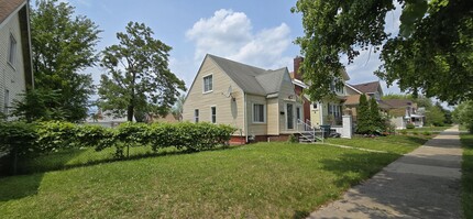 7335 Maple St in Dearborn, MI - Building Photo - Building Photo