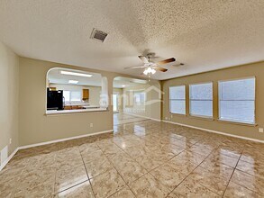 2803 Quiet Plain Dr in San Antonio, TX - Foto de edificio - Building Photo