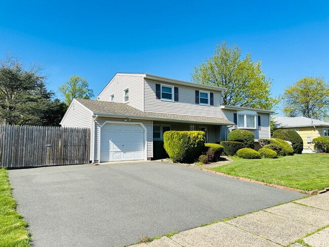 16 Augusta Ave in Edison, NJ - Building Photo - Building Photo