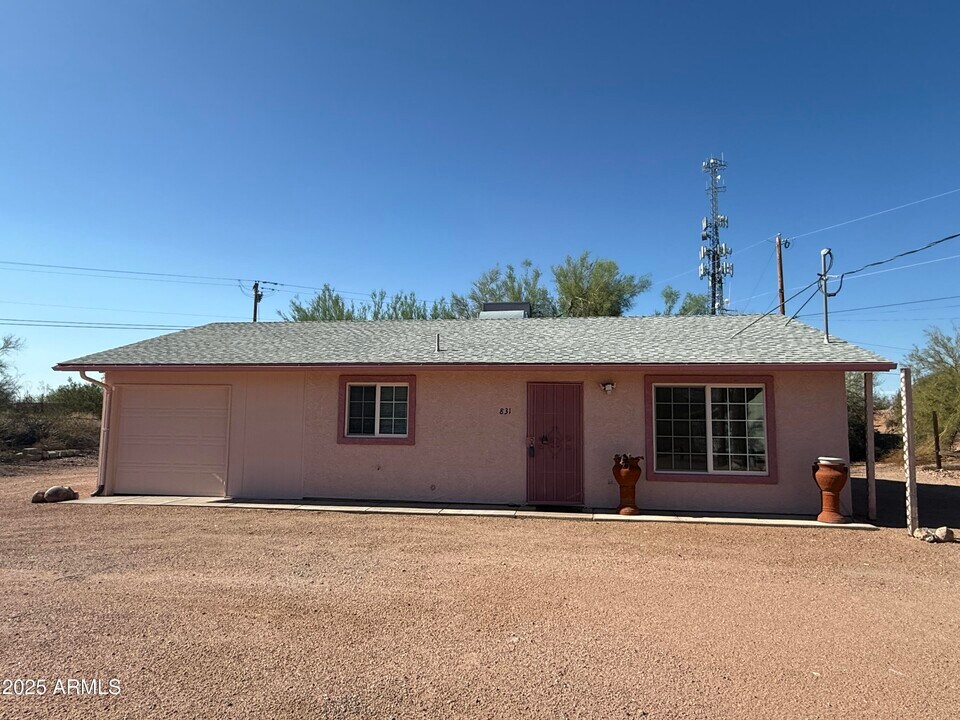 831 N Arroya Rd in Apache Junction, AZ - Building Photo