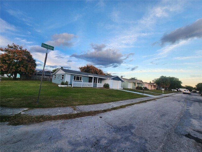 7225 Deerfield Dr in Port Richey, FL - Building Photo - Building Photo