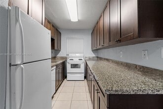 980 NE 170th St in North Miami Beach, FL - Building Photo - Building Photo