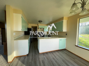 1260 Sherman Ave in Port Orchard, WA - Foto de edificio - Building Photo