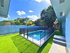 270 NW 50th St in Miami, FL - Building Photo - Building Photo
