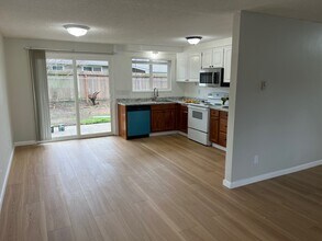 3100 Juanipero Way in Medford, OR - Building Photo - Building Photo