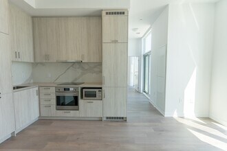 60-360 Honeycrisp Cres in Vaughan, ON - Building Photo - Building Photo