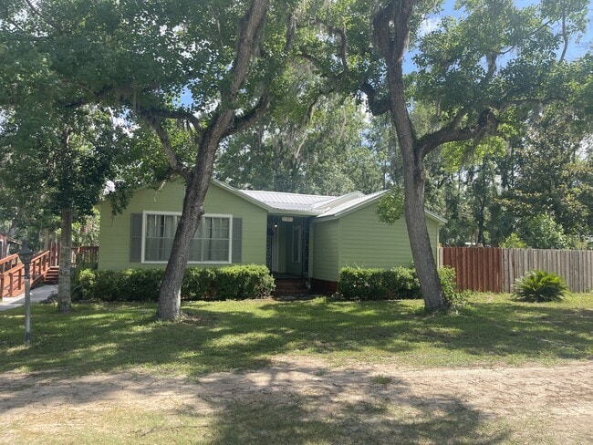 24271 SE Hwy 19 in Old Town, FL - Building Photo - Building Photo