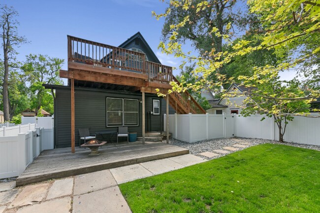 424 W Oak St