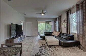 8342 Enclave Way in Sarasota, FL - Building Photo - Building Photo