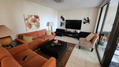 2025 Lavers Cir in Delray Beach, FL - Building Photo - Building Photo