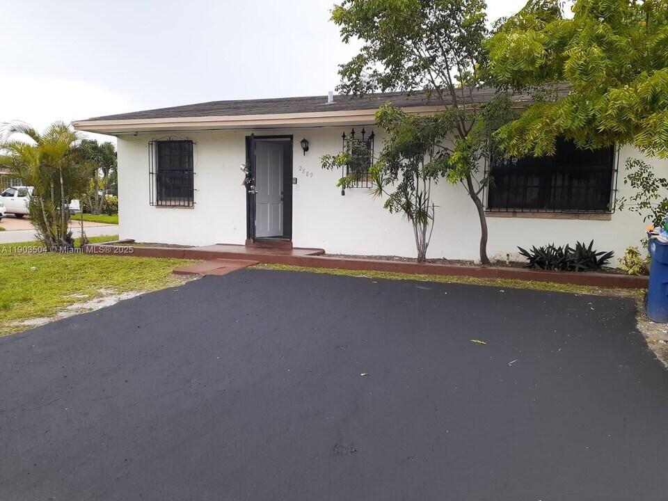 2889 NW 197th Terrace in Miami Gardens, FL - Building Photo