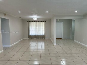 12200 SW 119th Pl in Miami, FL - Building Photo - Building Photo