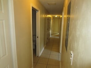 1223 Cleveland St, Unit 2 in Tallahassee, FL - Foto de edificio - Building Photo