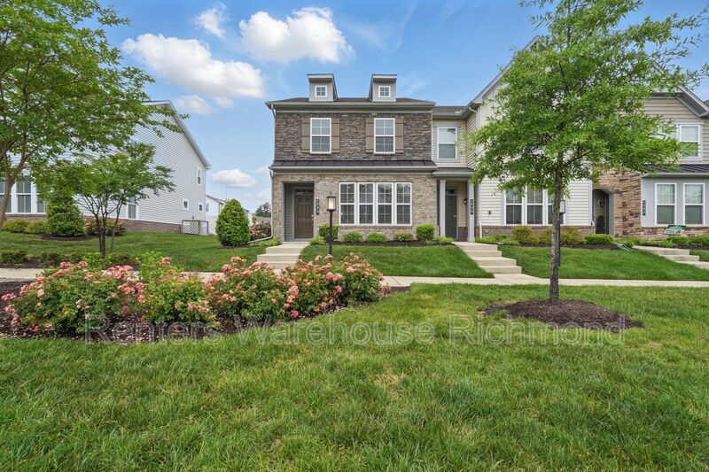 233 Hanging Fern Alley in Glen Allen, VA - Building Photo