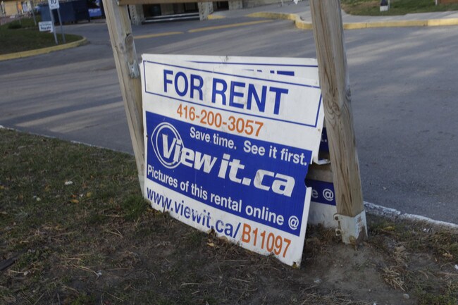 275 N Service Rd in Mississauga, ON - Building Photo - Building Photo