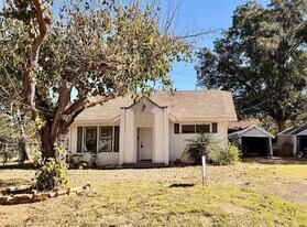 2213 Bridwell St in Wichita Falls, TX - Building Photo