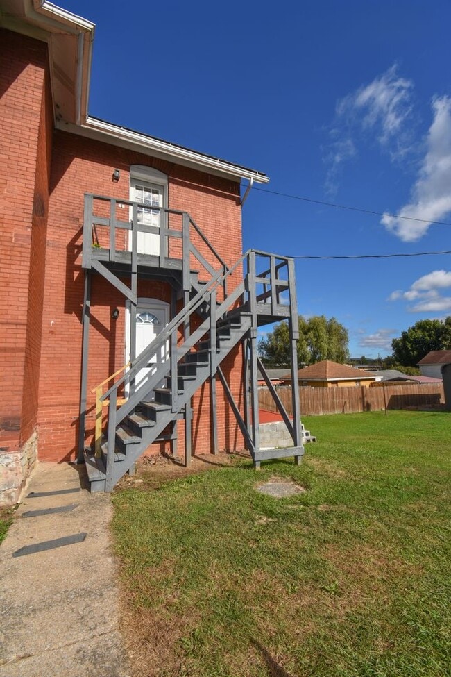 20 S Chestnut St in Mill Hall, PA - Building Photo - Building Photo