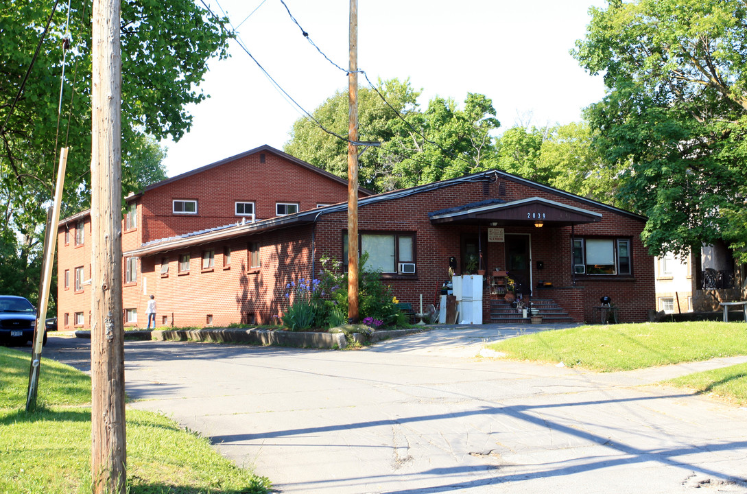 2039 E Genesee St in Syracuse, NY - Building Photo