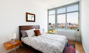 4545 Center Blvd in Long Island City, NY - Building Photo - Interior Photo