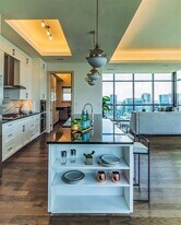 2323 N Akard St in Dallas, TX - Building Photo