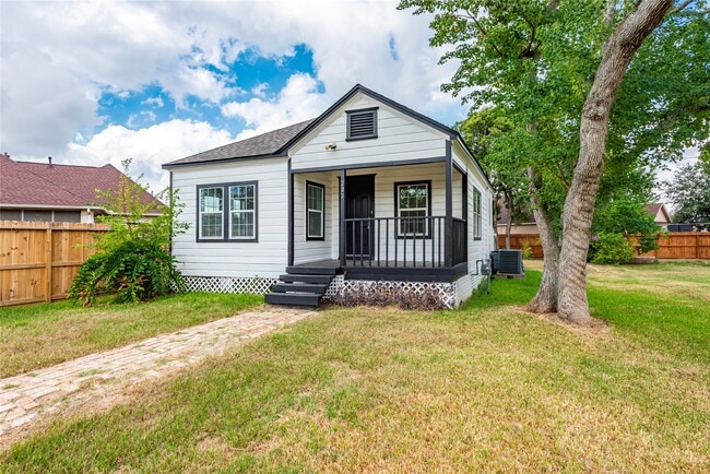 727 Park Dr in La Porte, TX - Building Photo - Building Photo