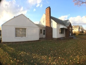 1470 Brown St in Akron, OH - Building Photo - Building Photo
