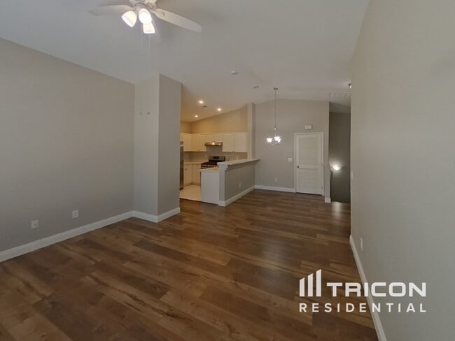 8803 Tomnitz Ave in Las Vegas, NV - Building Photo - Building Photo