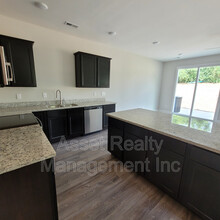 4839 Lake Ln in Knoxville, TN - Building Photo - Building Photo