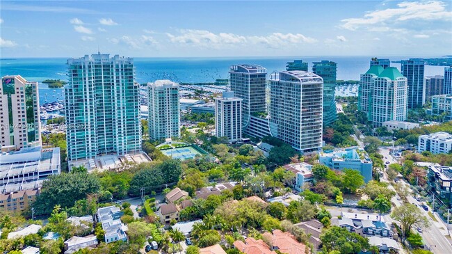 2624 Lincoln Ave in Miami, FL - Building Photo - Building Photo