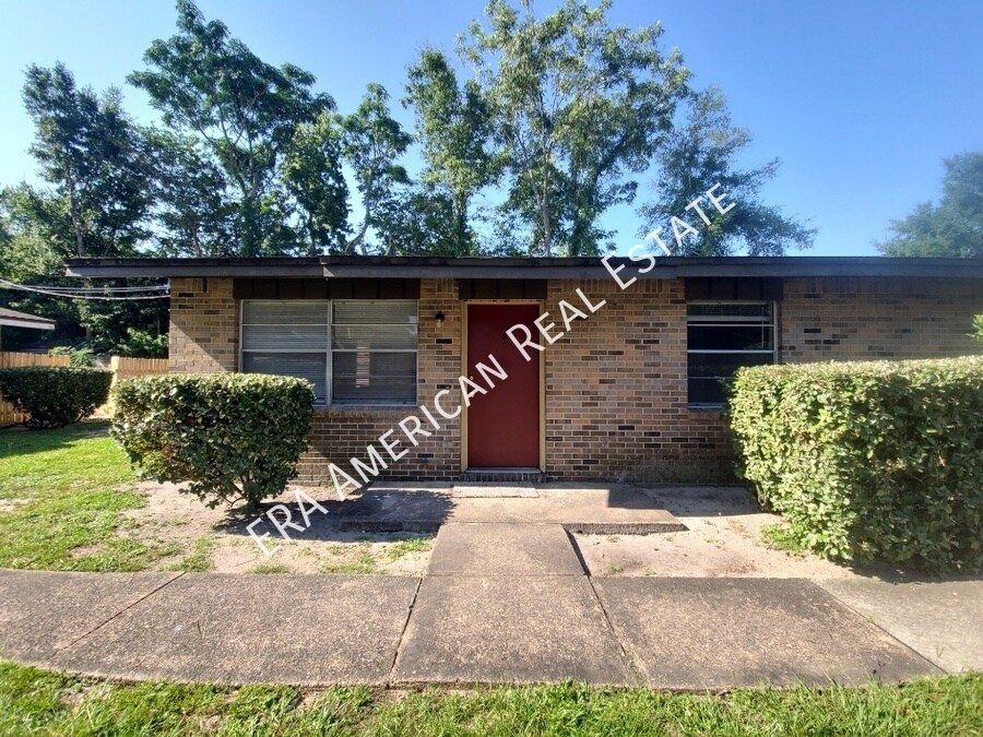 101 Akron St in Fort Walton Beach, FL - Foto de edificio