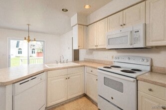 70 Hobnail Dr in East Amherst, NY - Building Photo - Building Photo