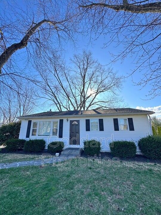 6351 Barnett Ave in Sykesville, MD - Building Photo