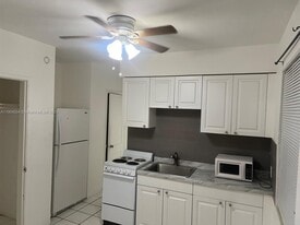 1931 Jefferson St in Hollywood, FL - Building Photo