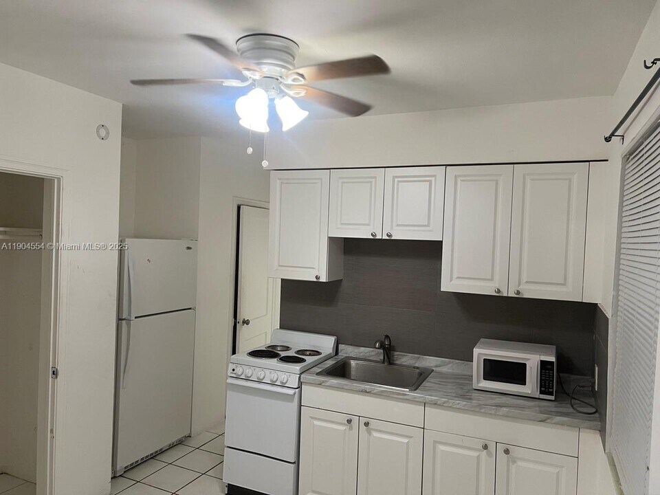 1931 Jefferson St in Hollywood, FL - Building Photo