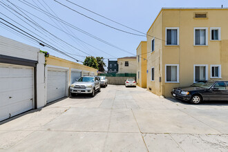 116 S Berendo St in Los Angeles, CA - Building Photo - Building Photo