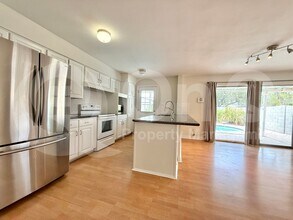 102 E Erie Dr in Tempe, AZ - Building Photo - Building Photo
